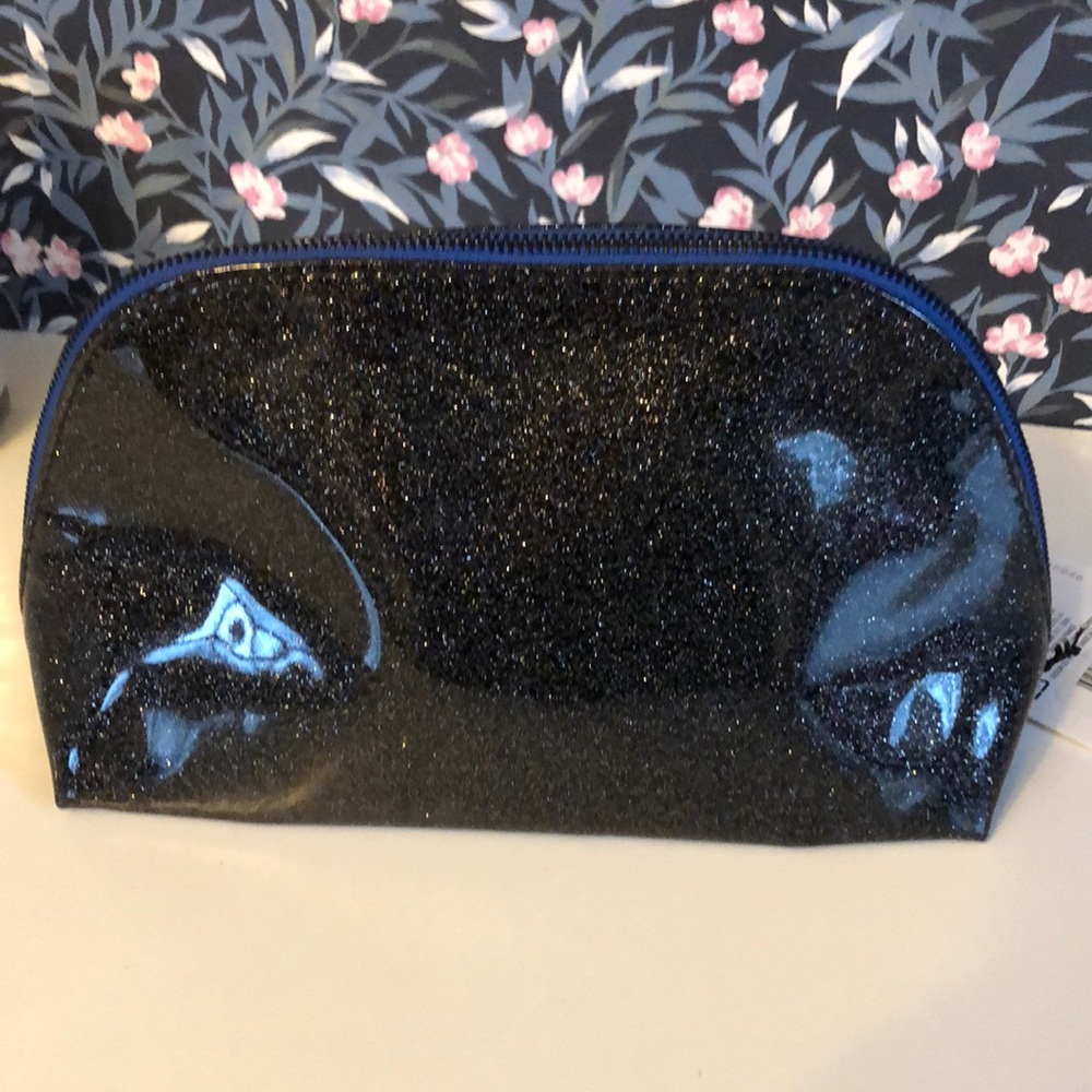 YSL sparking patent makeup bag - Picture 4 of 6